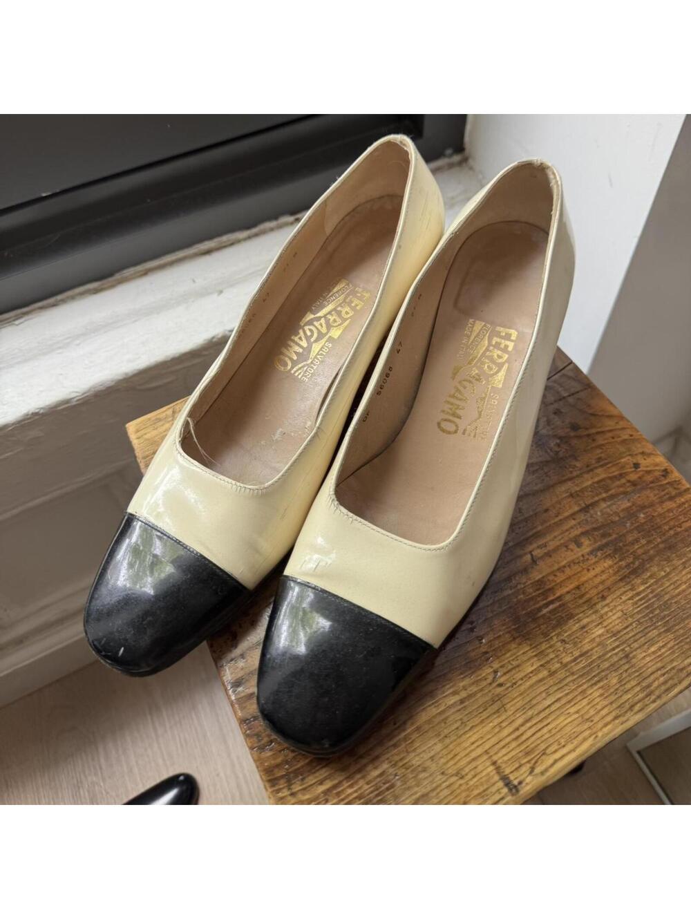 Salvatore Ferragamo Women's Cream and Black Court